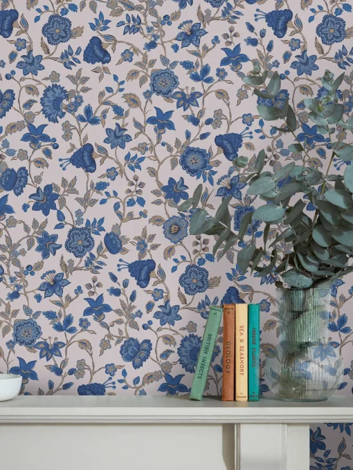 Cream/Blue Trailing Scot 10M Wallpaper